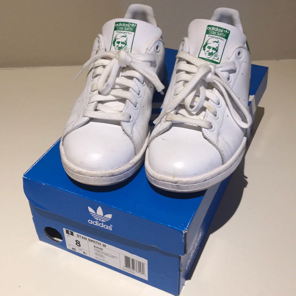 Adidas Stan Smith tennis shoes